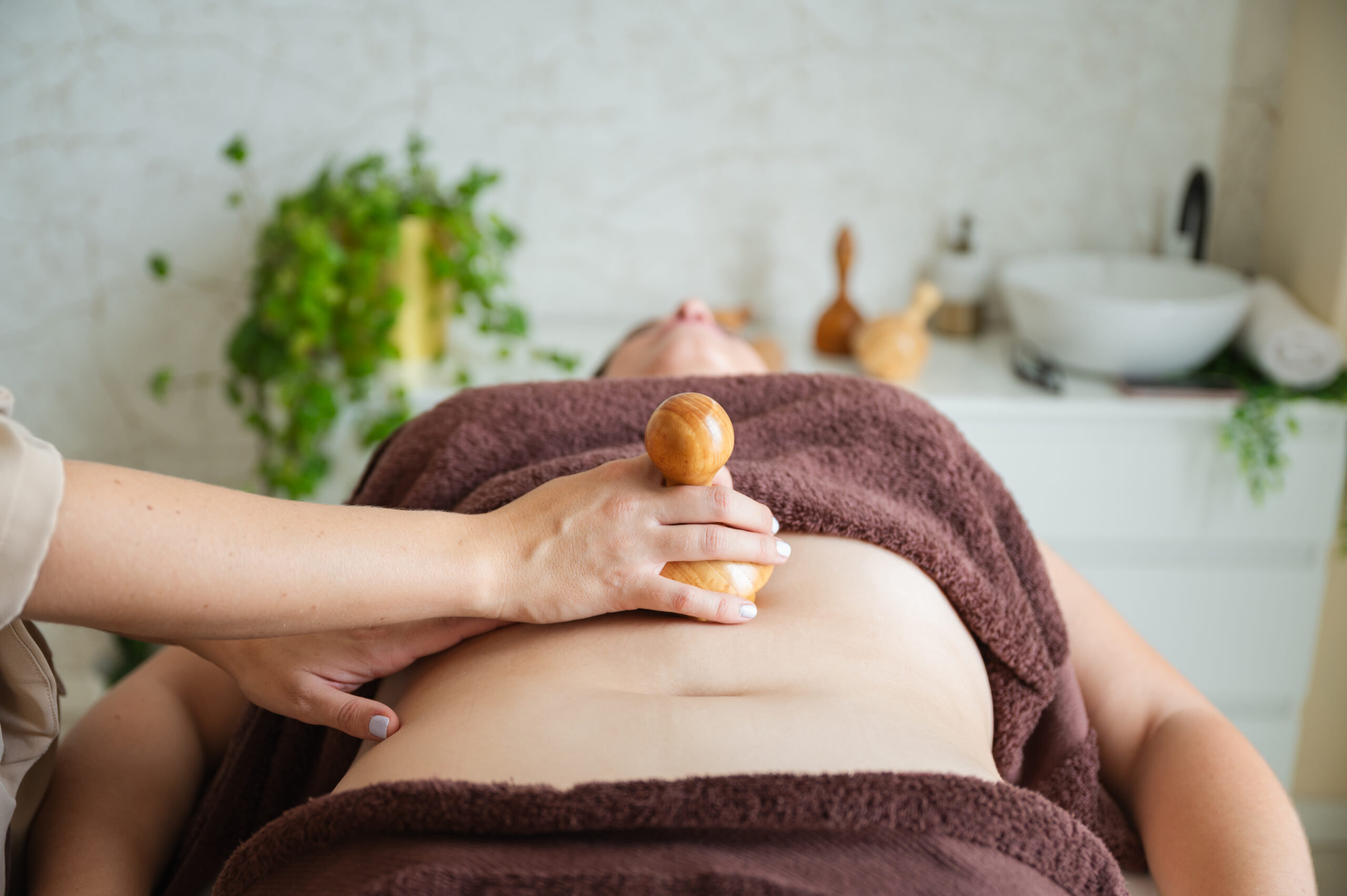 masaje corporal relajante en centro de estética en Alcobendas